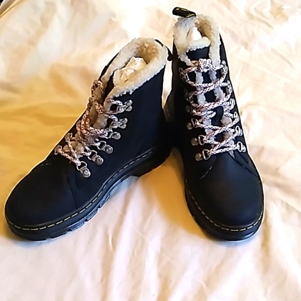 ⭐🌺💙🌼NIB Women's Dr. AirWair Martens black boots size 7⭐🌺💙🌼